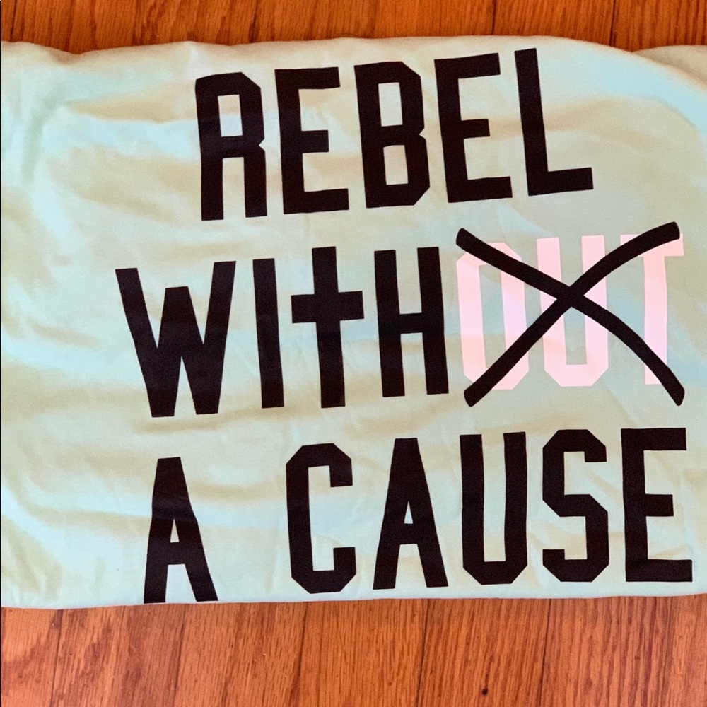 Rebel With A Cause graphic t-shirt Size Sm